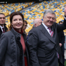 Порошенко в прямом эфире подписал закон о языке
