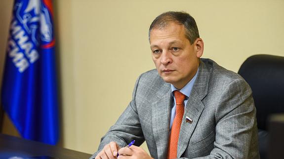 Депутаты стали оправдываться, узнав, что СМИ опубликовали материалы о якобы их втором гражданстве