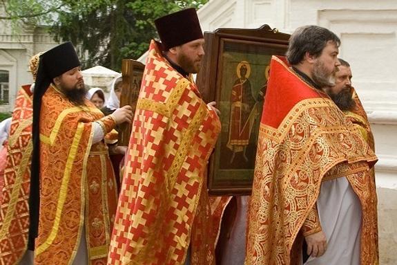 В Златоусте инспекторов ГИБДД усилили священниками