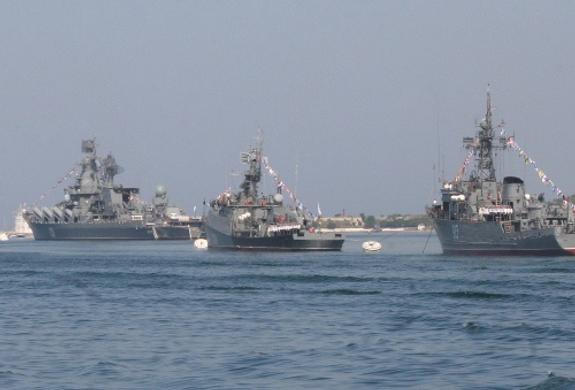 К поиску пропавшего на Камчатке катера подключились корабли Тихоокеанского флота