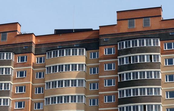 В Санкт-Петербурге рабочий сорвался с высоты 11 этажа из-за неисправности троса