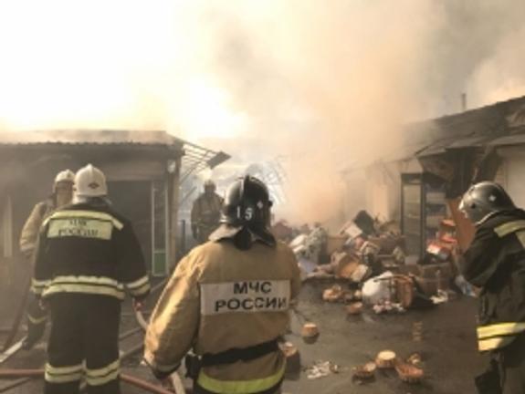 В Нальчике сгорел "Зеленый рынок"