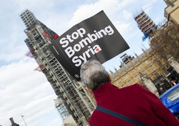 Жители США вышли на митинги против американской агрессии
