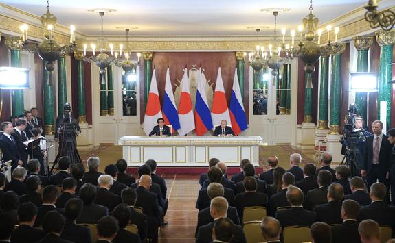 Путин и Абэ обсудили мирный договор