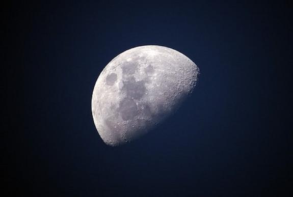 Американка из-за лунной пыли подала судебный иск к NASA