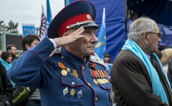 Праздник завершился красочным фейерверком