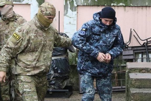 Сдавшимся в плен у Керченского пролива морякам выплатят по 100 тыс гривен