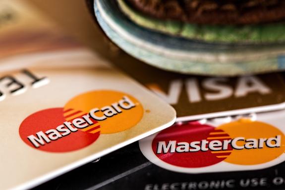 ЦБ раздал советы банкам на случай отключения от Visa и MasterCard