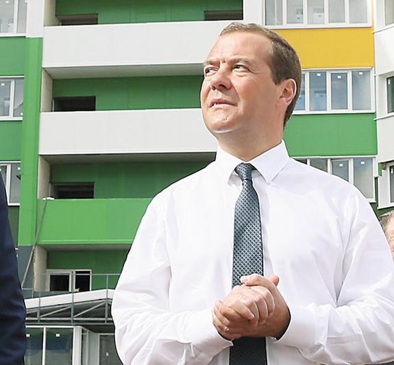 Как премьер оквадратил народ