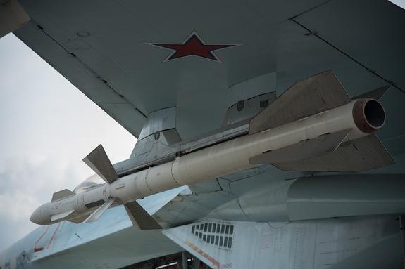 Видео, как российские Су-27 отогнали бомбардировщик ВВС США, подлетавший к границе РФ