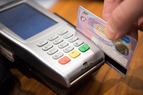 Visa повысила лимит для покупок без ПИН-кода