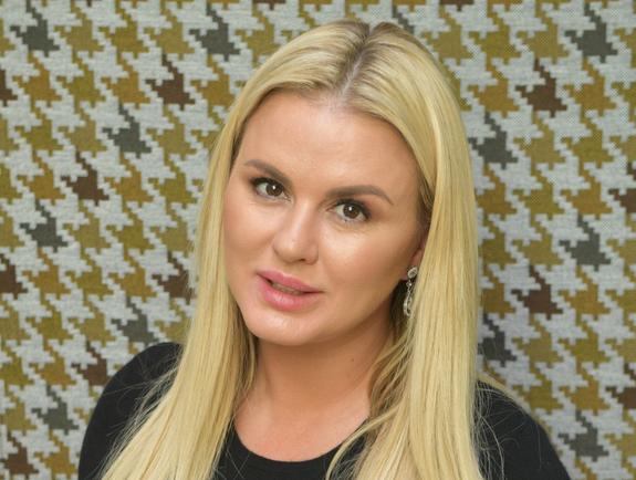 Анна Семенович кардинально сменила имидж