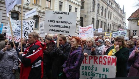 Латвия: учителя планируют бессрочную забастовку