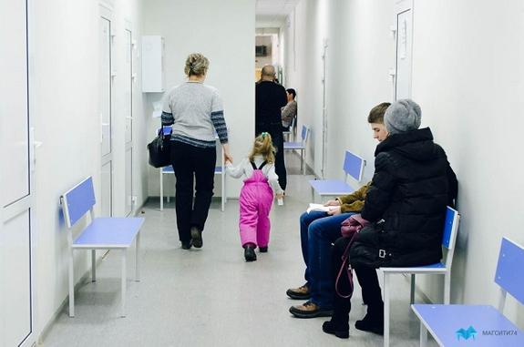 Плечо подставив медицине