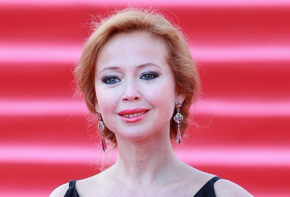 В сети обратили внимание на изменения в фигуре актрисы Елены Захаровой