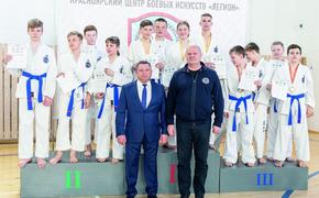 Спорт формирует в ребёнке всесторонне развитую личность В спортивном комплексе