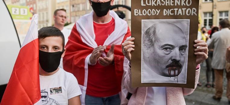 Эксперт из Белоруссии предрек возможную гибель столкнувшегося с протестами Лукашенко