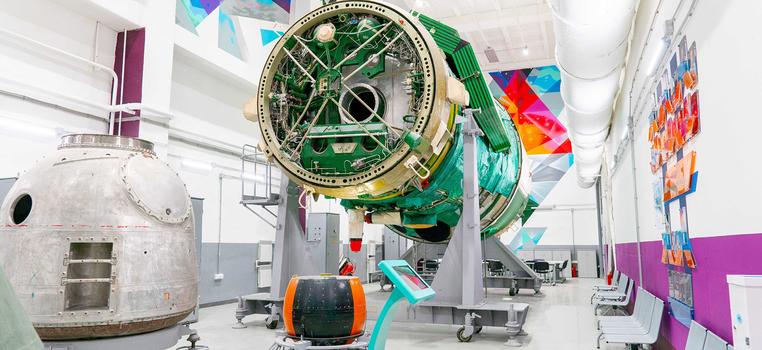 Мишустин посетил МАИ. Премьеру показали новую учебную орбитальную пилотируемую станцию «Алмаз»