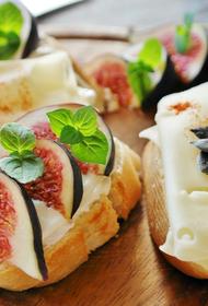 Кинолог объяснил, какие продукты могут быть вредны для собак
