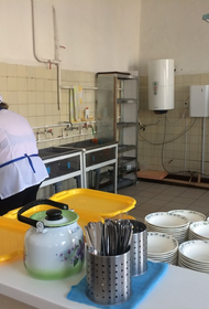 В селе Хабаровского края школьников кормили просроченными продуктами