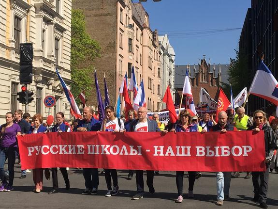 В Латвии прошел митинг в защиту русского языка