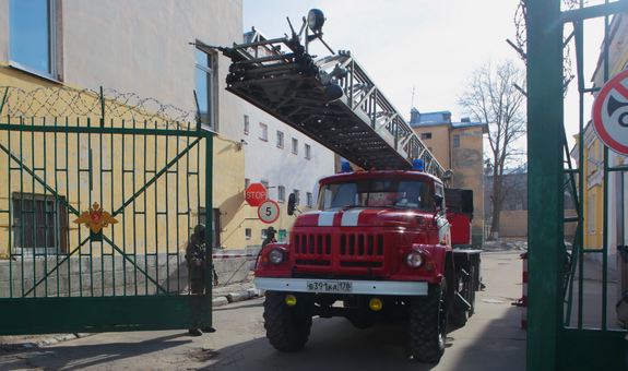 В центре Сочи горит жилой дом