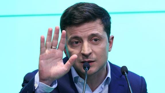"Крым и Донбасс - украинская земля", - на русском языке обратился Зеленский к народу