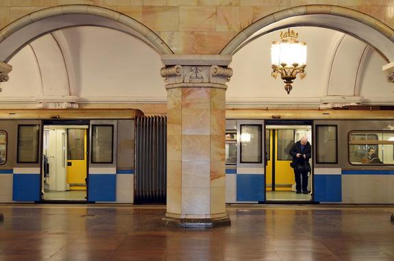 Сбой в движении поездов произошел сразу на двух линиях московского метро