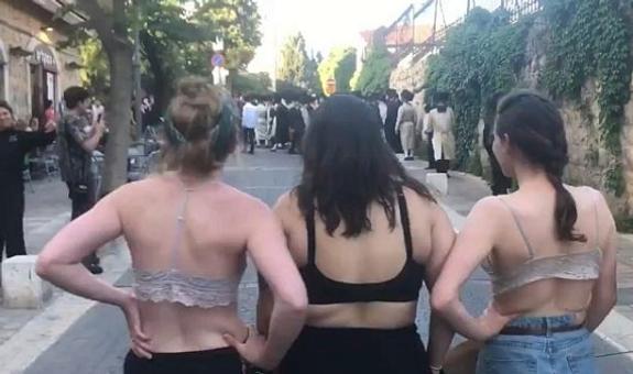 В Иерусалиме голые женщины остановили протесты религиозных ортодоксов