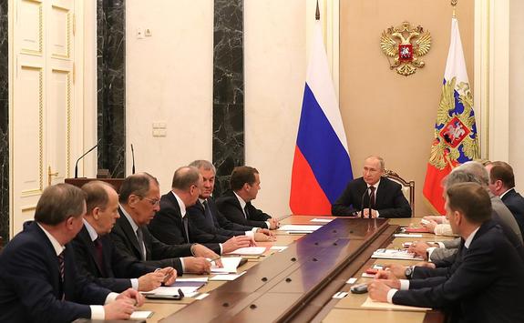 Путин провёл оперативное совещание с постоянными членами Совбеза