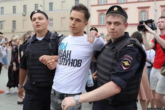 Родители подростка требуют наказать полицейских, избивших их сына во время несанкционированного шествия за свободу Ивана Голунова