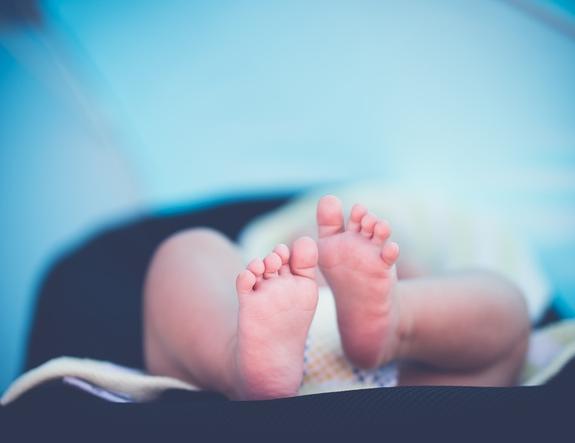 Актриса Ирина Медведева опубликовала фото из роддома с новорожденным сыном