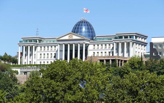 Президент Грузии призывает сохранить туристический поток из России