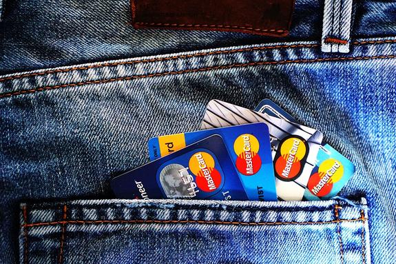 ЦБ прокомментировал сообщения о возможном уходе Visa и MasterCard из России