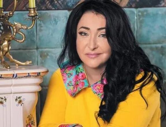 «Мне нужен сильный и умный», - призналась Лолита. И где ж его найти?