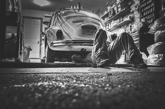Автоэксперт рассказал, как выбирать место для заправки автомобиля