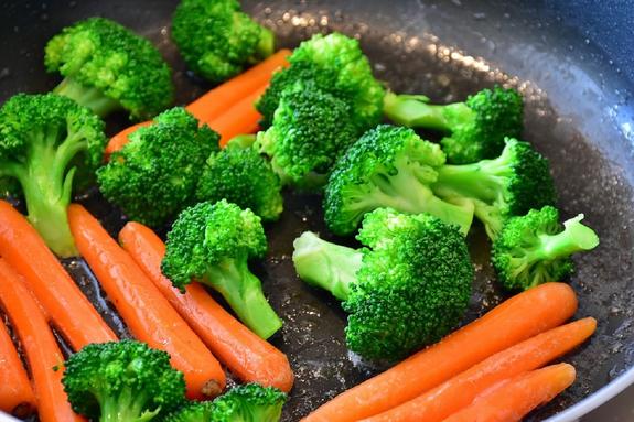 Ученые сравнили продолжительность жизни вегетарианцев и мясоедов