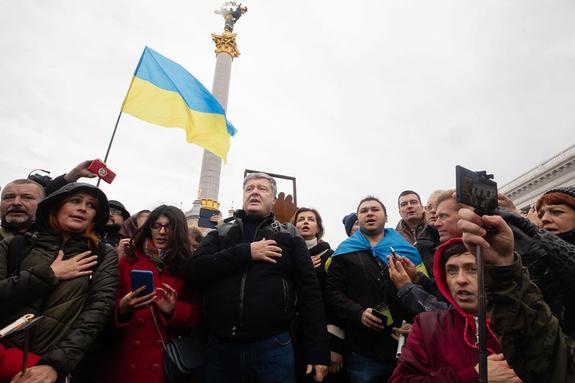 Порошенко принял участие в митинге на майдане Незалежности