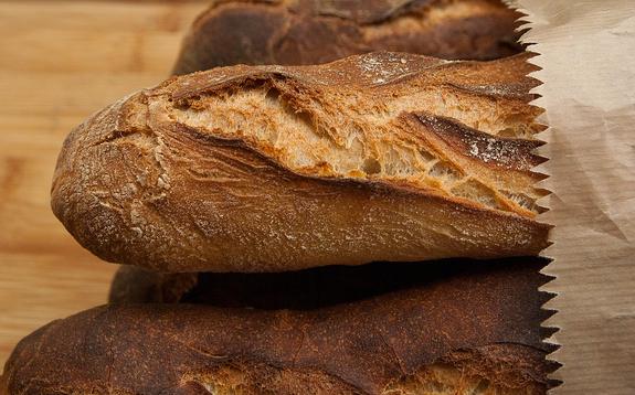 Пенсионеру отказались продавать хлеб из-за слишком мелких денег
