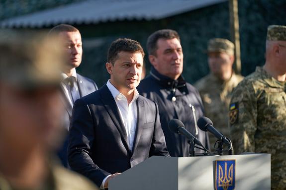Зеленский в ходе поездки в Донецкую область назвал ситуацию с Крымом и Донбассом шоковой терапией