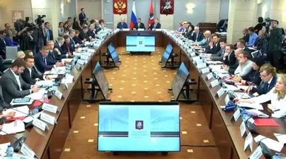 "Вы когда в метро ездили? А в поликлинике были? Да опуститесь вы на землю!" В Мосгордуме эмоционально обсуждали бюджет города