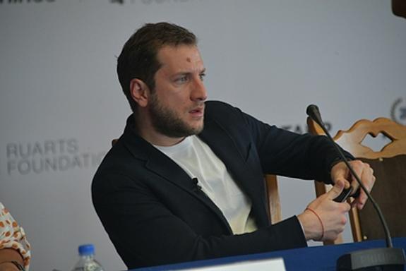 "Мой джигит", - Резо Гигинеишвили показал, как танцует его сын
