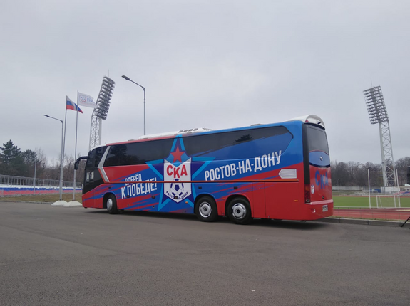 Баста прокатит своих футболистов на автобусе и прокомментирует их игру