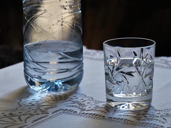 Водку научились добывать из воды и воздуха