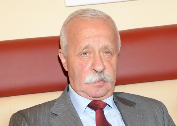 Леонид Якубович пошутил о своем "тяжелом положении" после слухов об операции