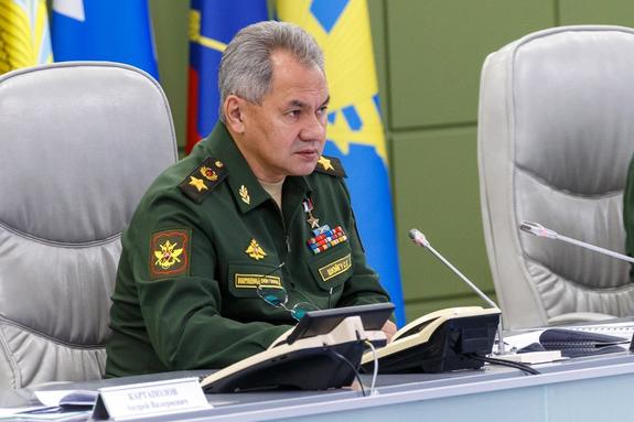 Шойгу призвал воспитывать в детях патриотизм не отдельными акциями, а кропотливой работой