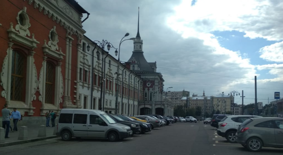 В Москве горит здание на площади трёх вокзалов