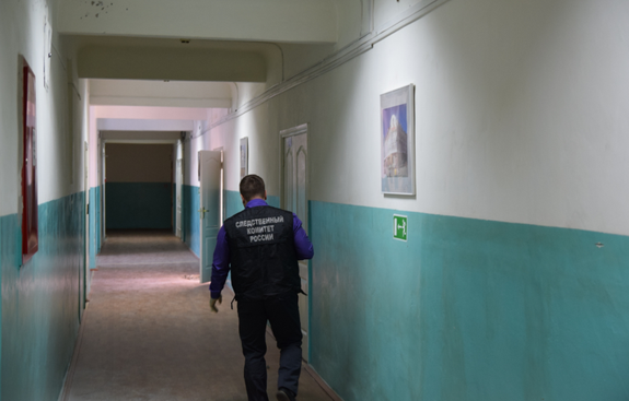 Охранник колледжа в Благовещенске работал без необходимого разрешения