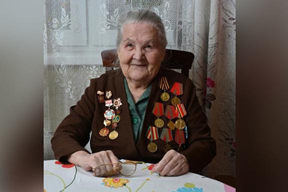 97 летняя бабушка, ветеран войны из Екатеринбурга стала блогером, у нее сотни подписчиков