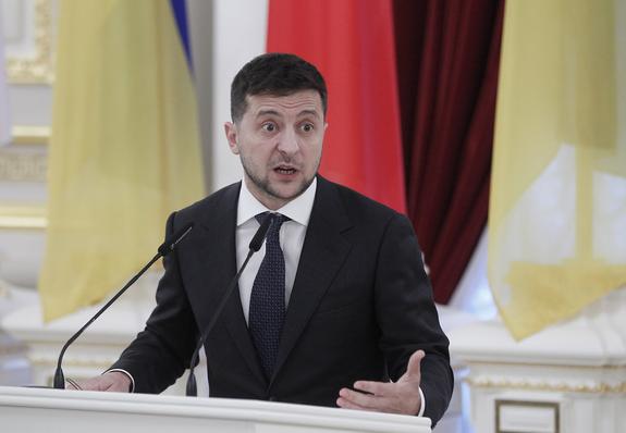 Зеленский заявил, что "уже пора менять" депутатов Верховной рады